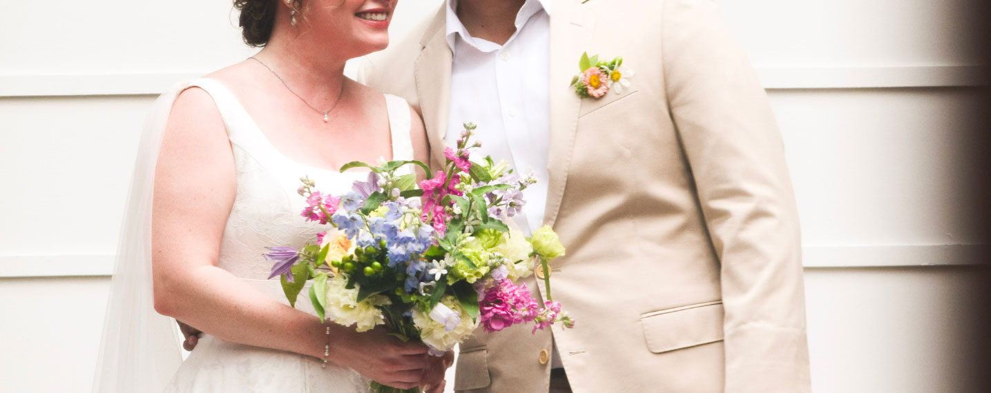 wedding couple with bouquet